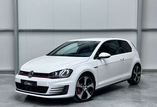 Volkswagen Golf 2.0 TSI Performance DSG