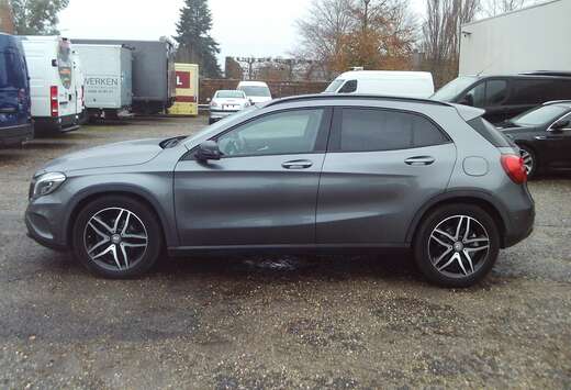 Mercedes-Benz GLA 200 motor rookt beetje mogelijk tur ...