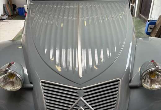 Oldtimer 2cv azam 1958