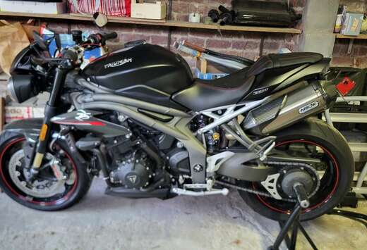 Triumph RS