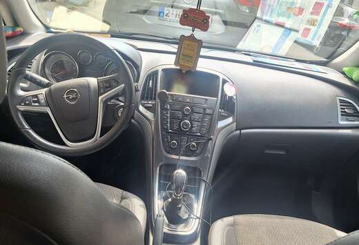 Opel Sports Tourer 1.4i Enjoy