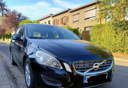 Volvo BUSINESS DRIVe 115 ch Momentum Business Powersh ...