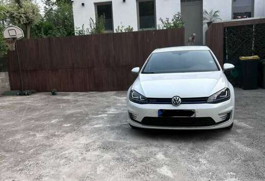 Volkswagen hybrid, new EV Battery instakled by Volksw ...