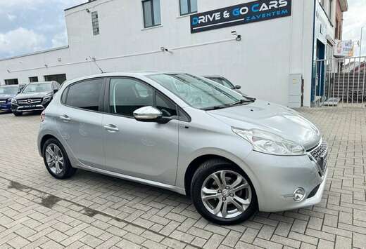 Peugeot 1.2i Style ** 1 JAAR GARANTIE **