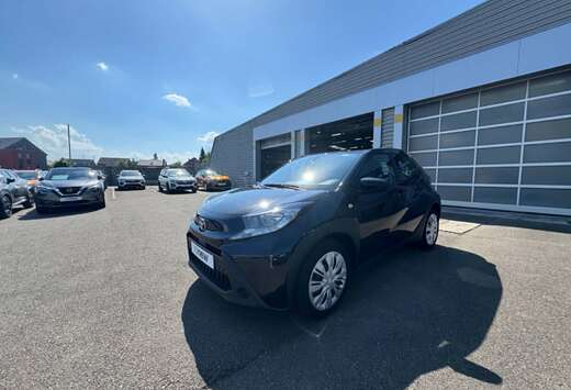 Toyota 1.0i VVT-i X play