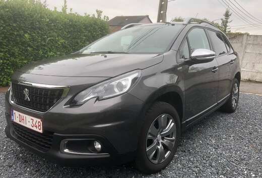 Peugeot 2008 1.2i PureTech Style