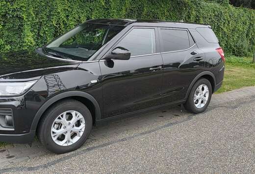 SsangYong Amber Space Black