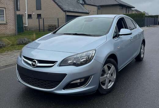 Opel Astra Notchback