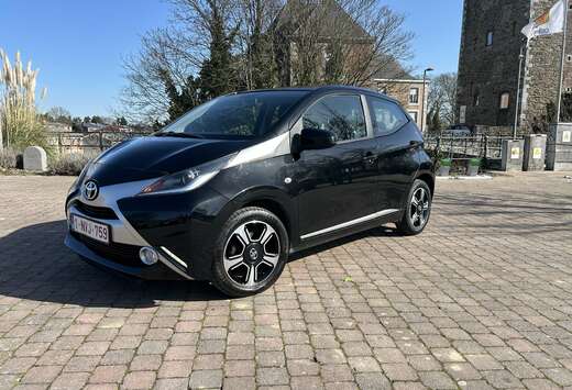 Toyota 1.0i VVT-i x-clusiv