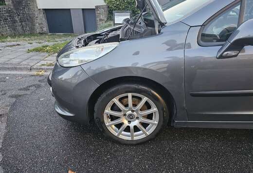 Peugeot CC 1.6 VTi 16V 120ch Sport A