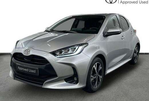 Toyota HEV Iconic  carplay  camera  LED