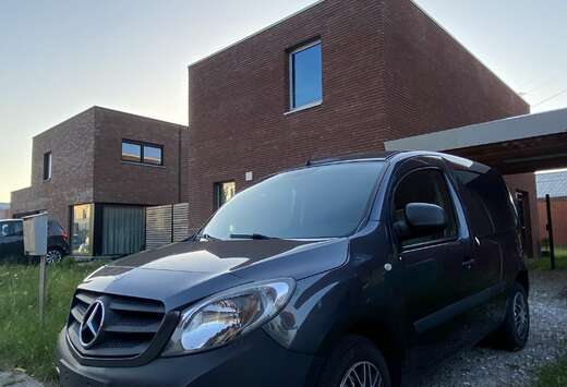 Mercedes-Benz / 1.5 Diesel / Lichte Vracht