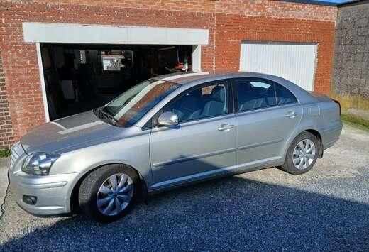 Toyota Avensis 1.8i VVT-i 16v Linea Luna