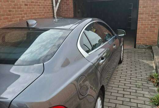 Jaguar XE 2.0 T Prestige (EU6.2)