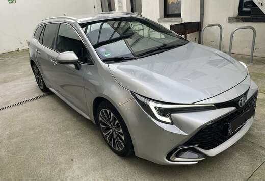 Toyota Corolla TS Hybrid 1.8 e-CVT - Team D - 10/2023
