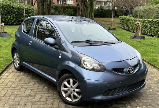 Toyota SÉRIE MUSIC ** TRÈS PROPRE  ESSENCE