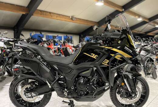 703 F BLACK/GOLD 19