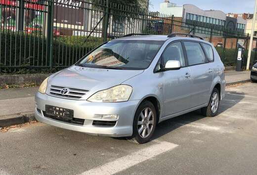 Toyota Avensis Verso 2.0 Turbo D4D 16v Linea Luna