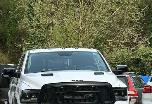 Dodge Dodge Ram 1500 Sport 5.7 V8 HEMI 4x4  2014