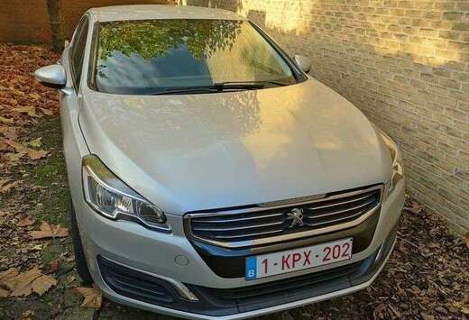 Peugeot 120 VTi EGS6 AUTOMAAT