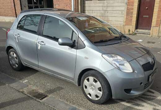 Toyota Yaris 1.3i VVT-i 16v   Automatique