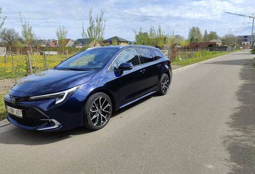 Toyota TS Hybrid 1.8 Premium e-CVT GPF