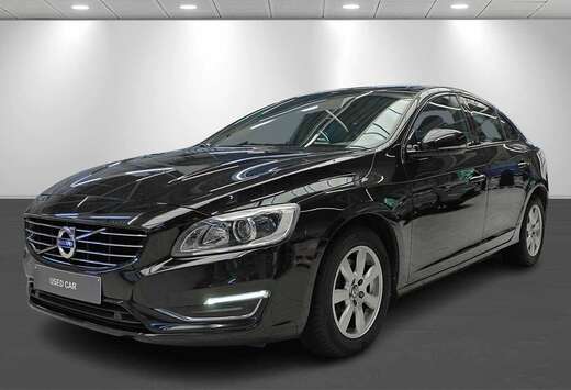 Volvo D3 Momentum Geartronic + LEDER