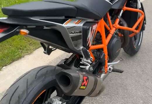 Ligne Complete Akrapovic, Crash Bars