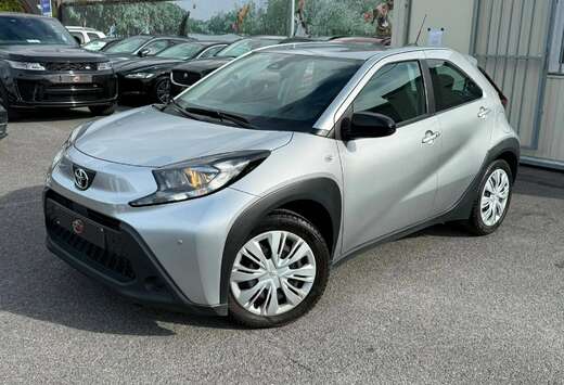 Toyota AUTO / CARPLAY / CAMERA / KEYLESS / PDC