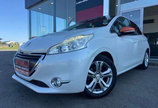 Peugeot 208 1.2i**ROLAND GARROS**PRET A IMMAT!!**TOIT ...