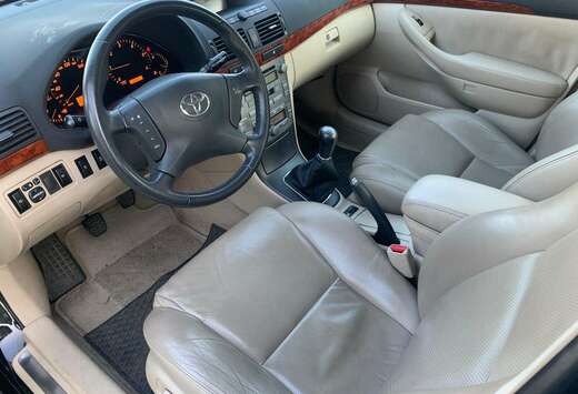 Toyota Avensis 2.0 Turbo D4D 16v Linea Luna