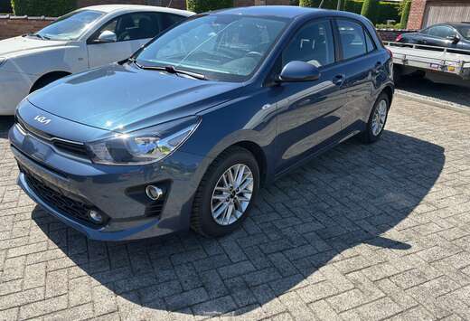 Kia Rio 1.2i airco pdc + camera navi