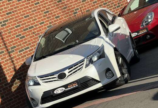 Toyota // FULL OPTION / ÉTAT NEUF /