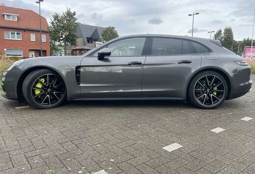 Porsche 4 E-Hybrid Sport Turismo