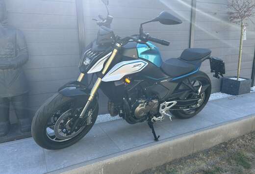 À vendre moto QJMOTOR SRK 550 en super état neuve