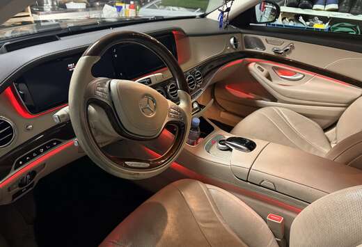 Mercedes-Benz long   blue lounge