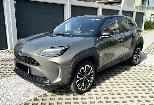 Toyota Hybrid 1.5i VVT-i Dynamic Plus Bi-Tone E-CVT
