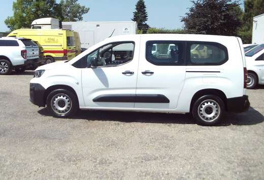 Peugeot PARTNER1.2 BENZINNE DUB CAB.5 PL MET SCHADE