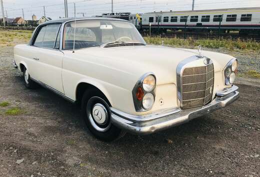 Mercedes-Benz w111 220SE