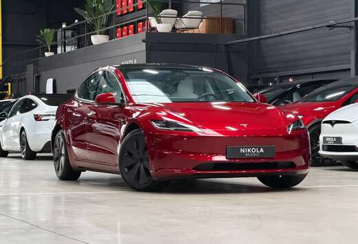 Tesla LONG RANGE AWD - HIGHLAND - WHITE INTERIOR