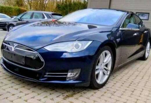 Tesla Model S 85 kWh Free Supercharging SC01