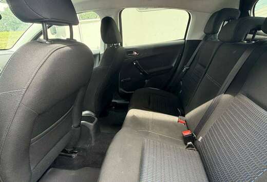 Peugeot 208 1.2i Access