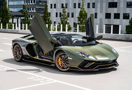 Lamborghini ULTIMAE ROADSTER / 6.5 - V12 LP780-4 / 1  ...