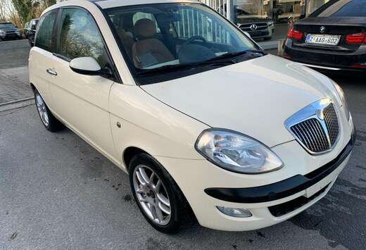 Lancia Ypsilon 1.4i 16v Argento