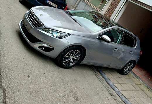 Peugeot 1.2 PureTech Allure STT