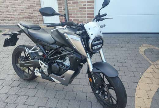 Honda cb125r