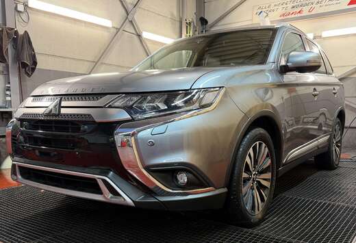 Mitsubishi Outlander 2.0 4WD CVT INSTYLE
