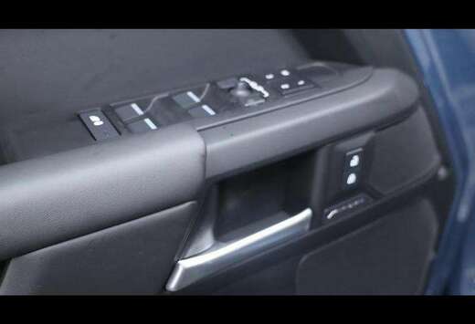 Land Rover 110 D200 X-Dynamic SE AWD Auto