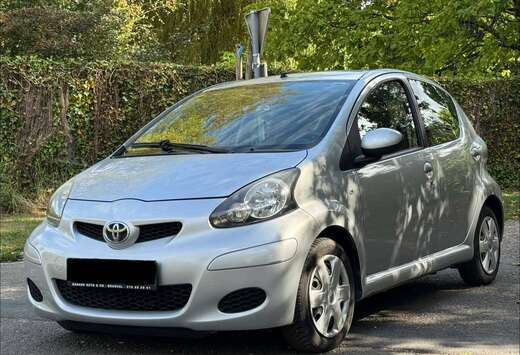 Toyota ((( 12 mois de garantie 5 portes Airco CT Ok ) ...
