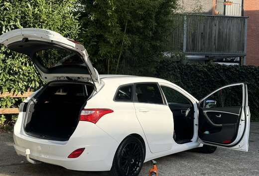 Hyundai blue Kombi 1.6 GDi DCT Style